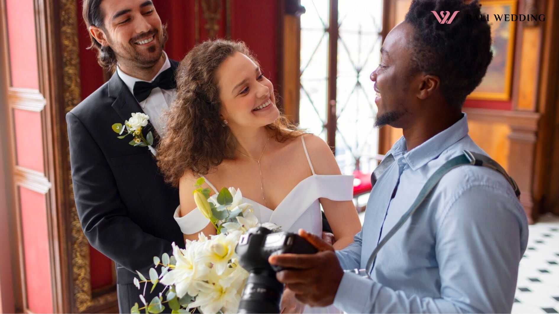 Front view photographer discussing with couple