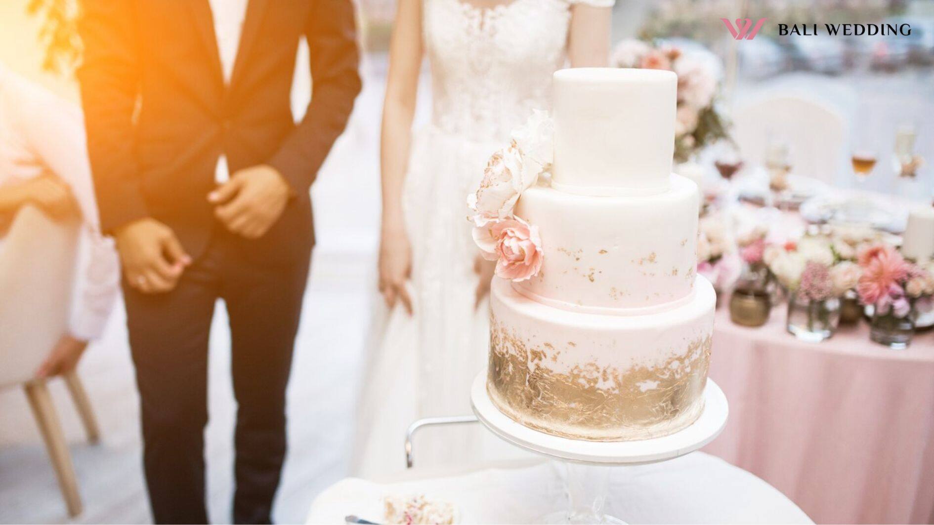 Wedding couple cutting wedding cake