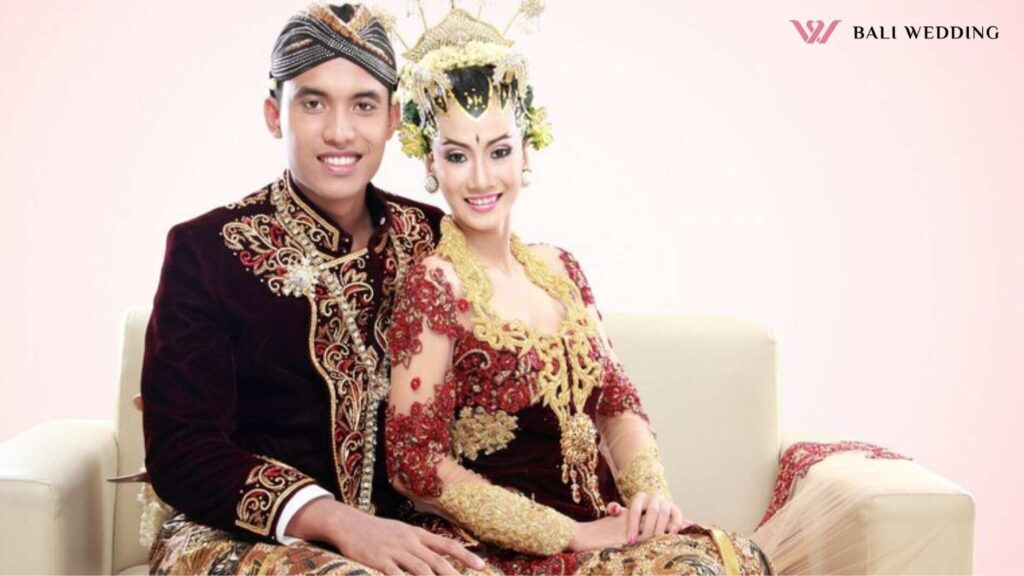 Traditional java wedding couple