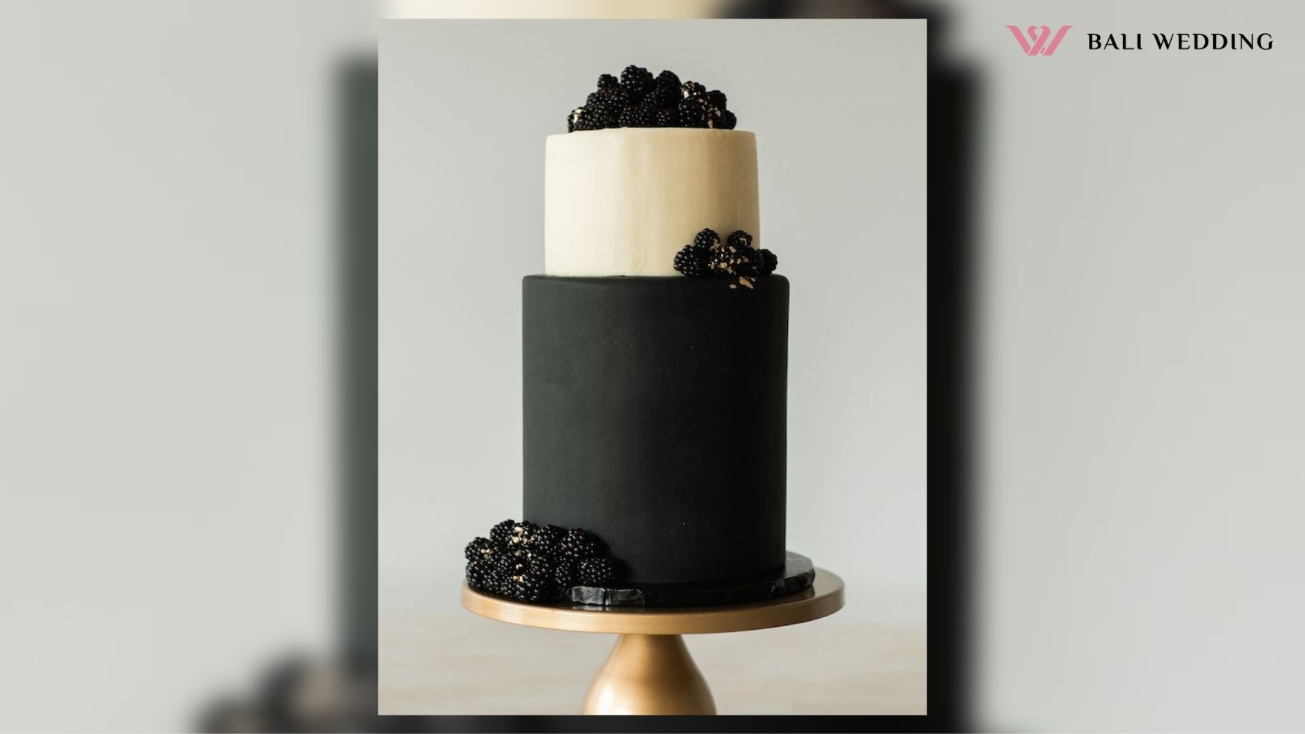 Kue Wedding Black and White Sederhana