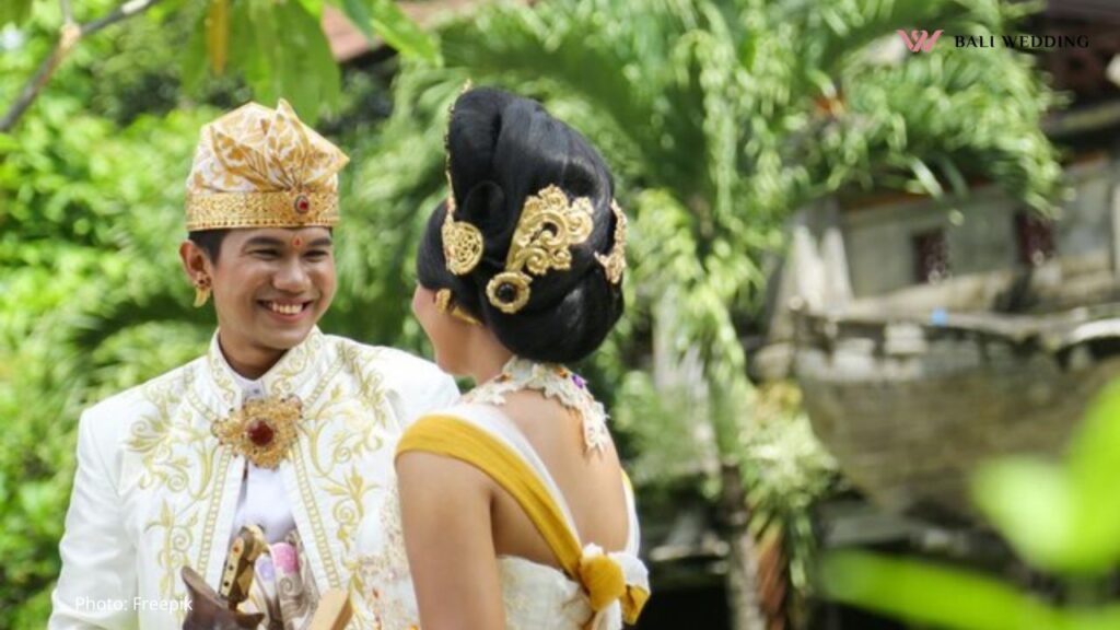 Wedding couple in balinese traditional clothes